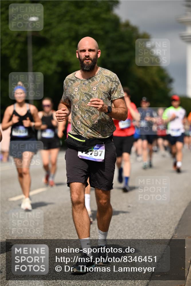 29.06.2025 - hella hamburg halbmarathon Dr. Thomas Lammeyer http://msf.ph/oto/8346451 29.06.2025 10:18:20 Kennedybrücke 1071, 1131, 1406, 1480, 2990, 3020, 3025, 3154, 3728, 3756, 3834, 3939, 5191, 5546, 5670, 6028, 6083, 6366, 6717, 7209, 7442, 7802, 7840, 7991, 8001, 8055, 8147, 8409, 9173, 9663, 9845, 10224, 10610, 10977, 11355 meine-sportfotos.de