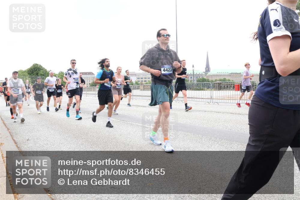 29.06.2025 - hella hamburg halbmarathon Lena Gebhardt http://msf.ph/oto/8346455 29.06.2025 10:47:51 Lombardsbrücke 11, 18415, 1618, 10991, 1045, 1601, 18474, 4423, 1045, 1174, 1175, 1246, 1392, 1434, 1618, 1639, 1701, 1926, 2148, 2163, 2197, 2407, 2491, 2545, 2704, 2790, 2882, 2994, 3049, 3339, 3468, 4037, 4327, 4423, 4856, 4974, 4975, 5621, 5622, 5886, 5895, 6255, 6256, 7240, 7393, 7394, 7403, 7427, 7916, 7970, 8077, 8270, 8310, 8550, 8774, 9356, 9687, 9696, 9697, 10658, 10777, 10794, 10991, 11351, 11458, 11548, 11730, 11738, 11781, 11802, 11909, 12431 meine-sportfotos.de