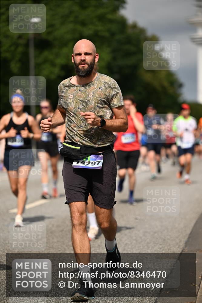 29.06.2025 - hella hamburg halbmarathon Dr. Thomas Lammeyer http://msf.ph/oto/8346470 29.06.2025 10:18:20 Kennedybrücke 1071, 1131, 1406, 1480, 2990, 3020, 3025, 3154, 3728, 3756, 3834, 3939, 5191, 5546, 5670, 6028, 6083, 6366, 6717, 7209, 7442, 7802, 7840, 7991, 8001, 8055, 8147, 8409, 9173, 9663, 9845, 10224, 10610, 10977, 11355 meine-sportfotos.de