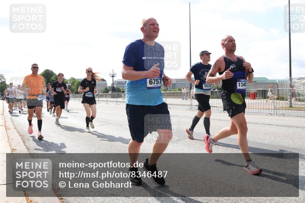 29.06.2025 - hella hamburg halbmarathon Lena Gebhardt http://msf.ph/oto/8346487 29.06.2025 10:00:55 Lombardsbrücke 1007, 6714, 18919, 6757, 5033, 1340, 1130, 1544, 1568, 1583, 1611, 1681, 1726, 2236, 2354, 2363, 2426, 2474, 2490, 2936, 2982, 3059, 3141, 3400, 3625, 3740, 3794, 3983, 4068, 4238, 4579, 4616, 4708, 4767, 4945, 5033, 5418, 5643, 5870, 6138, 6147, 6443, 6487, 6531, 6714, 6757, 6835, 7658, 7757, 7759, 7761, 8255, 8326, 8478, 8632, 8923, 9124, 9553, 9555, 9577, 9932, 10074, 10188, 10271, 10599 meine-sportfotos.de