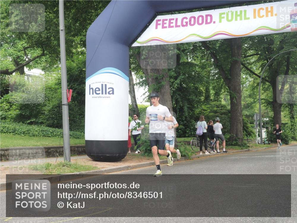 29.06.2025 - hella hamburg halbmarathon KatJ http://msf.ph/oto/8346501 29.06.2025 10:20:04 Zwischen KM18-KM19 3379, 8323 meine-sportfotos.de