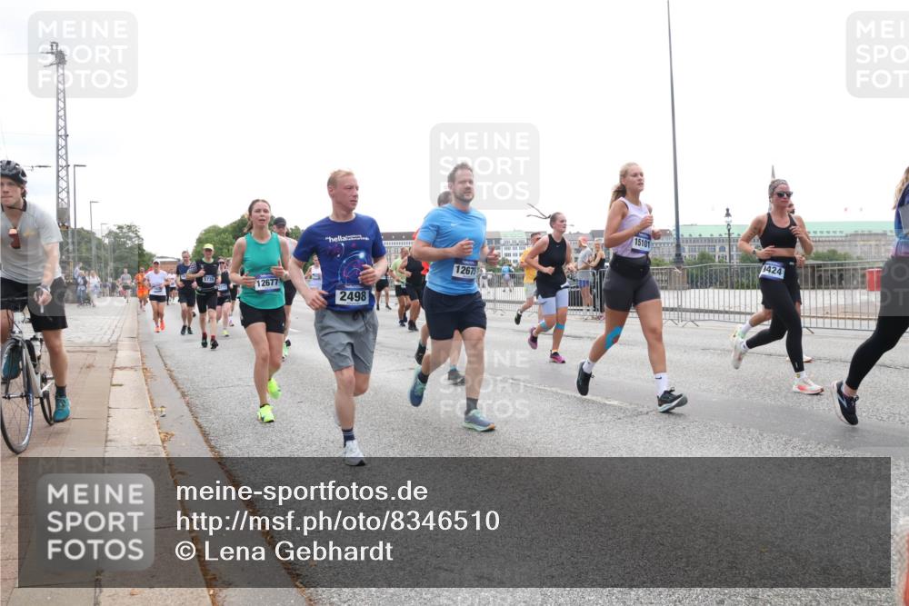 29.06.2025 - hella hamburg halbmarathon Lena Gebhardt http://msf.ph/oto/8346510 29.06.2025 10:38:30 Lombardsbrücke 5735, 12677, 2498, 12675, 9424, 56, 1196, 1394, 1457, 1596, 1721, 1742, 1791, 1901, 1966, 2113, 2151, 2498, 2576, 2660, 2693, 2786, 3010, 3094, 3095, 3216, 3242, 3286, 3323, 3338, 3635, 3636, 3716, 3726, 3777, 3841, 3927, 4028, 4139, 4155, 4159, 4259, 4260, 4316, 4414, 4883, 4921, 5085, 5089, 5155, 5300, 5617, 5684, 5713, 5735, 5913, 6199, 6200, 6695, 6696, 6751, 6875, 6930, 7117, 7118, 7148, 7165, 7371, 7552, 7561, 7629, 7692, 7849, 7868, 7914, 8367 meine-sportfotos.de