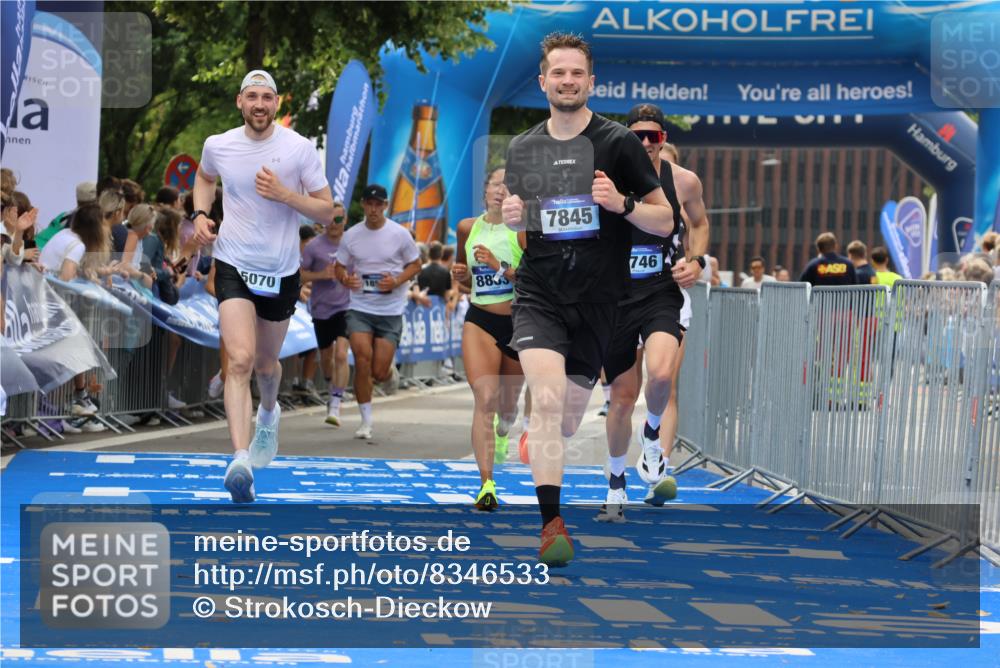 29.06.2025 - hella hamburg halbmarathon Strokosch-Dieckow http://msf.ph/oto/8346533 29.06.2025 10:32:23 Ziel 5070, 5746, 7845, 8883, 10484, 10876, 11745, 13199, 16065, 16957, 18562, 18563 meine-sportfotos.de