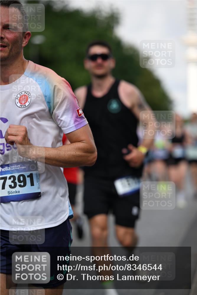 29.06.2025 - hella hamburg halbmarathon Dr. Thomas Lammeyer http://msf.ph/oto/8346544 29.06.2025 09:56:11 Kennedybrücke 1139, 1169, 1220, 1415, 1512, 1604, 2233, 3109, 3124, 3305, 4080, 4497, 4691, 4915, 5007, 5011, 5477, 6373, 6711, 7067, 7191, 7432, 7451, 7865, 7961, 8467, 8852, 9444, 10099, 10251, 10493, 10741, 10796 meine-sportfotos.de
