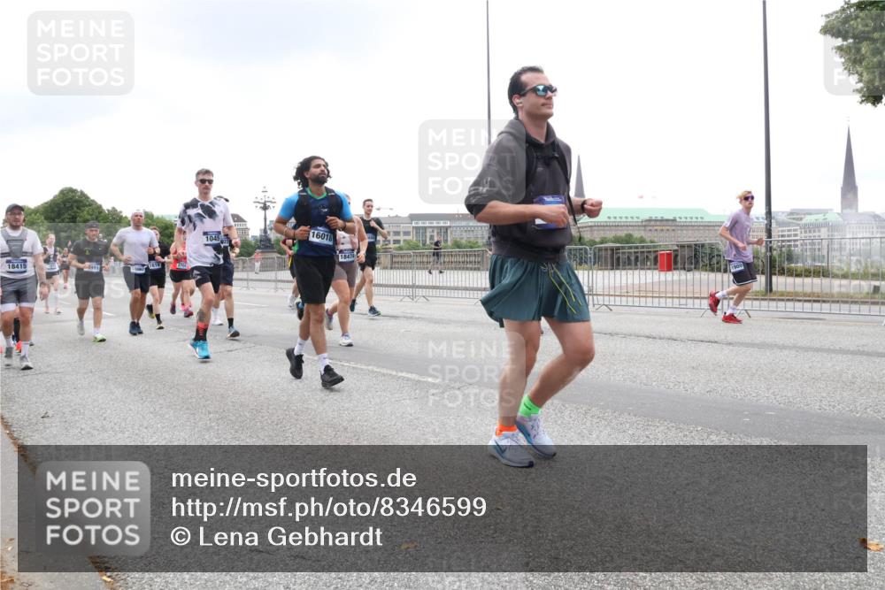 29.06.2025 - hella hamburg halbmarathon Lena Gebhardt http://msf.ph/oto/8346599 29.06.2025 10:47:51 Lombardsbrücke 18415, 1906, 1618, 2704, 16018, 1045, 18474, 1045, 1174, 1175, 1246, 1392, 1434, 1618, 1639, 1701, 1926, 2148, 2163, 2197, 2407, 2491, 2545, 2704, 2790, 2882, 2994, 3049, 3339, 3468, 4037, 4327, 4423, 4856, 4974, 4975, 5621, 5622, 5886, 5895, 6255, 6256, 7240, 7393, 7394, 7403, 7427, 7916, 7970, 8077, 8270, 8310, 8550, 8774, 9356, 9687, 9696, 9697, 10658, 10777, 10794, 10991, 11351, 11458, 11548, 11730, 11738, 11781, 11802, 11909, 12431 meine-sportfotos.de