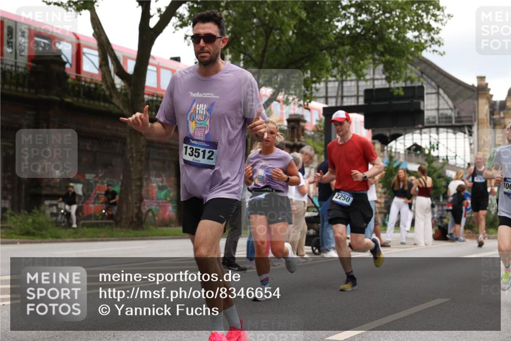 29.06.2025 - hella hamburg halbmarathon Yannick Fuchs http://msf.ph/oto/8346654 29.06.2025 10:52:28 20KM 1319, 1833, 2159, 2250, 2619, 2711, 2996, 3251, 4550, 4767, 5675, 6592, 7659, 7856, 8089, 9230, 9553, 9555, 9835, 10020, 10268, 10319, 10518, 10539, 10703, 11394, 11605, 11808, 11846, 12378, 12495, 12734, 12735, 12809, 12879, 13287, 13512, 13654, 13694, 14355, 14673, 15197, 15527, 16189, 16409, 17531, 17665, 17814, 17839, 17967, 18682, 18727, 18833, 18985, 19002, 19003 meine-sportfotos.de