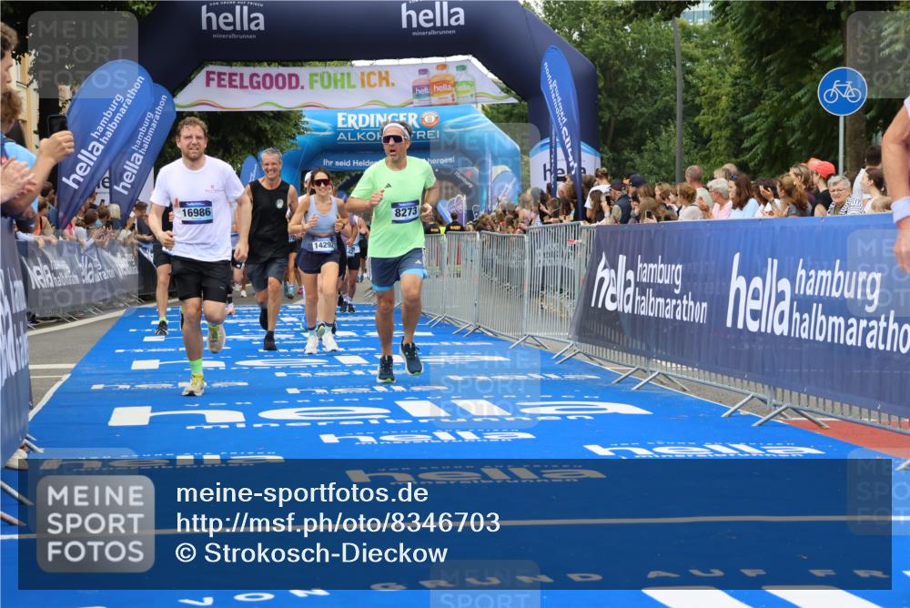 29.06.2025 - hella hamburg halbmarathon Strokosch-Dieckow http://msf.ph/oto/8346703 29.06.2025 10:53:09 Ziel 2111, 2208, 3059, 3258, 4121, 7383, 7864, 8273, 8361, 8587, 9142, 9537, 12875, 14323, 15179, 16929, 16986, 19208 meine-sportfotos.de