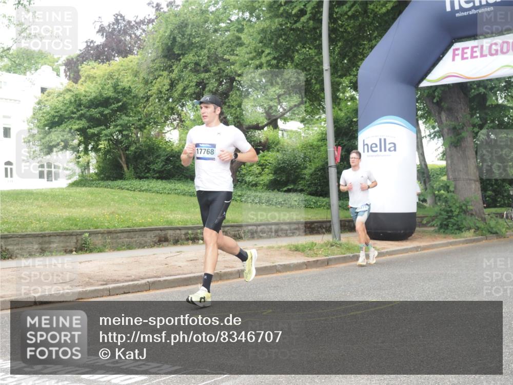 29.06.2025 - hella hamburg halbmarathon KatJ http://msf.ph/oto/8346707 29.06.2025 10:20:06 Zwischen KM18-KM19 3379, 8323 meine-sportfotos.de