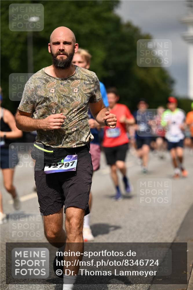 29.06.2025 - hella hamburg halbmarathon Dr. Thomas Lammeyer http://msf.ph/oto/8346724 29.06.2025 10:18:21 Kennedybrücke 1071, 1131, 1406, 1480, 2990, 3020, 3025, 3154, 3728, 3756, 3834, 3939, 5191, 5546, 5670, 6028, 6083, 6366, 6717, 7209, 7442, 7802, 7840, 7991, 8001, 8055, 8147, 8409, 9173, 9663, 9845, 10224, 10610, 10977, 11355 meine-sportfotos.de