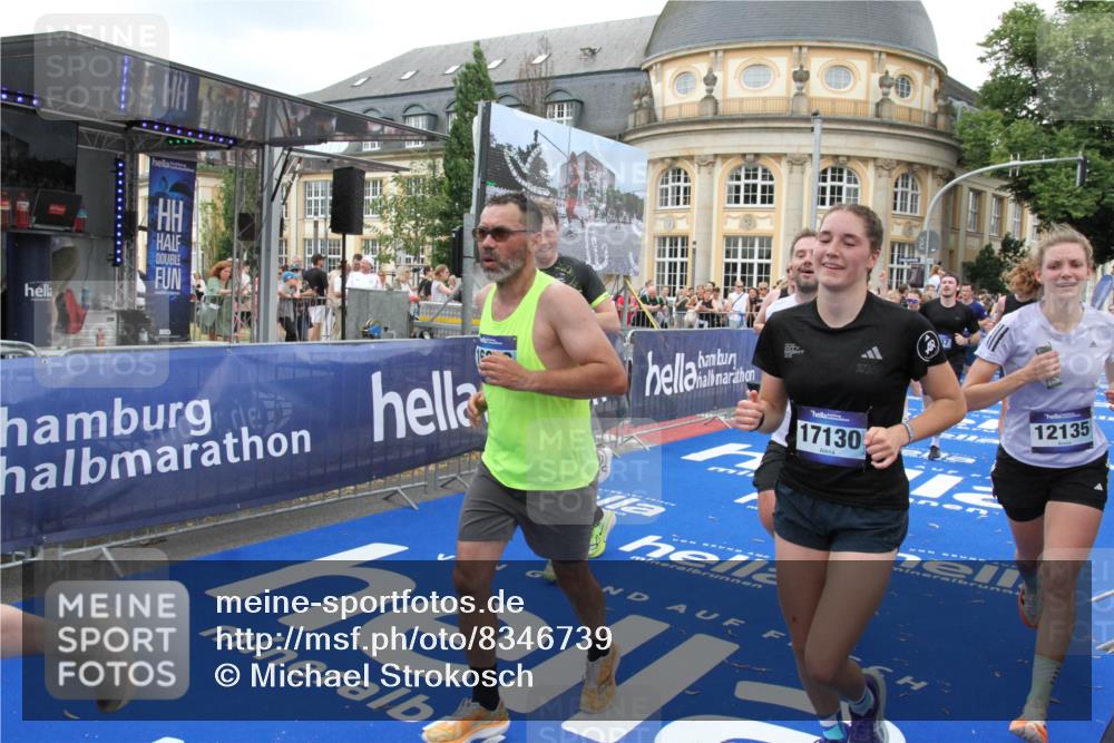 29.06.2025 - hella hamburg halbmarathon Michael Strokosch http://msf.ph/oto/8346739 29.06.2025 10:52:18 Ziel 2397, 4419, 4837, 5032, 5087, 5482, 6164, 6897, 7896, 9074, 9082, 12135, 13726, 14248, 14300, 15275, 15446, 16003, 16320, 16591, 17130, 18475 meine-sportfotos.de