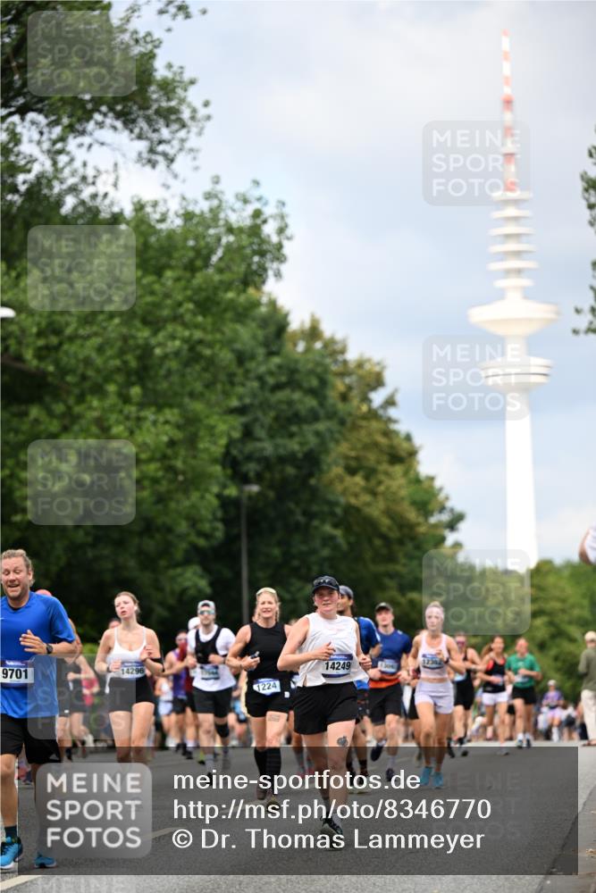 29.06.2025 - hella hamburg halbmarathon Dr. Thomas Lammeyer http://msf.ph/oto/8346770 29.06.2025 10:40:39 Kennedybrücke 1008, 1010, 1102, 1183, 1224, 1284, 3243, 3401, 3699, 3990, 4245, 4902, 4937, 5171, 5246, 5540, 5747, 5919, 6184, 6417, 8530, 8581, 9229, 9295, 9432, 9694, 9701, 10336, 10341, 10531, 10577, 10984 meine-sportfotos.de