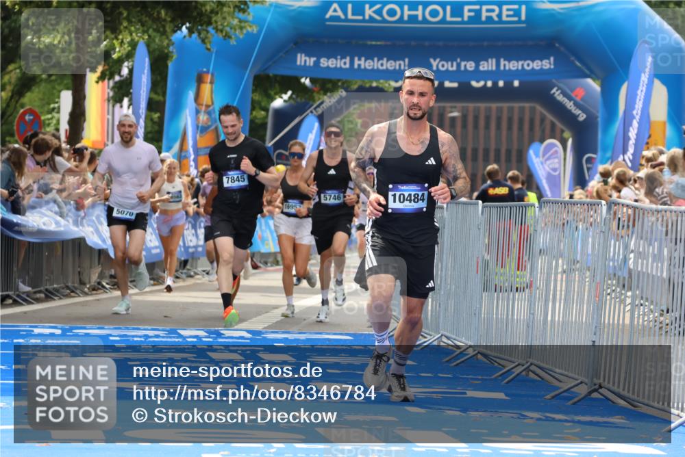 29.06.2025 - hella hamburg halbmarathon Strokosch-Dieckow http://msf.ph/oto/8346784 29.06.2025 10:32:20 Ziel 1894, 5070, 5746, 7272, 7845, 8883, 10484, 10876, 11745, 16065, 16957 meine-sportfotos.de