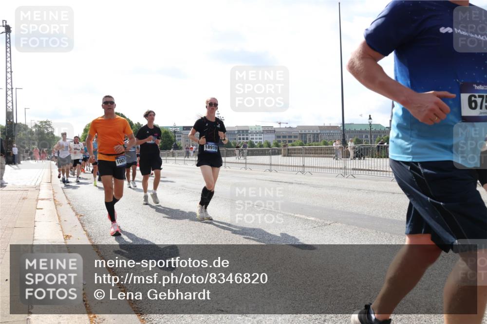 29.06.2025 - hella hamburg halbmarathon Lena Gebhardt http://msf.ph/oto/8346820 29.06.2025 10:00:55 Lombardsbrücke 1007, 3577, 18919, 675, 1130, 1544, 1568, 1583, 1611, 1681, 1726, 2236, 2354, 2363, 2426, 2474, 2490, 2936, 2982, 3059, 3141, 3400, 3625, 3740, 3794, 3983, 4068, 4238, 4579, 4616, 4708, 4767, 4945, 5033, 5418, 5643, 5870, 6138, 6147, 6443, 6487, 6531, 6714, 6757, 6835, 7658, 7757, 7759, 7761, 8255, 8326, 8478, 8632, 8923, 9124, 9553, 9555, 9577, 9932, 10074, 10188, 10271, 10599 meine-sportfotos.de