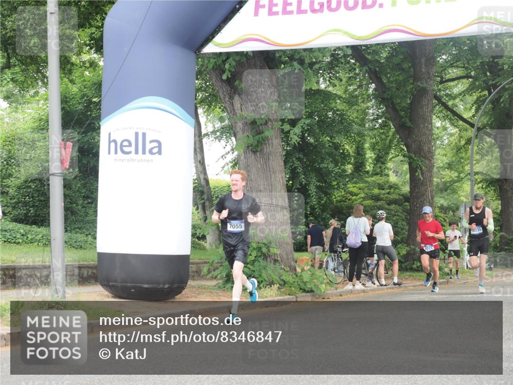 29.06.2025 - hella hamburg halbmarathon KatJ http://msf.ph/oto/8346847 29.06.2025 10:20:11 Zwischen KM18-KM19 7055 meine-sportfotos.de