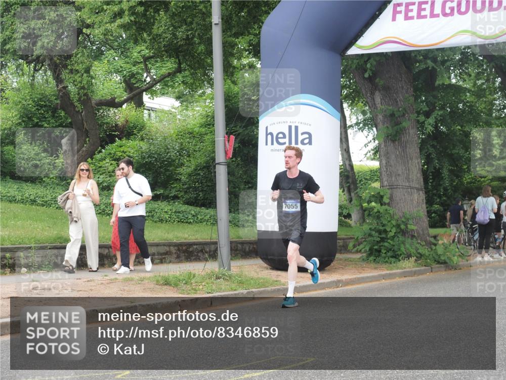 29.06.2025 - hella hamburg halbmarathon KatJ http://msf.ph/oto/8346859 29.06.2025 10:20:12 Zwischen KM18-KM19 7055 meine-sportfotos.de