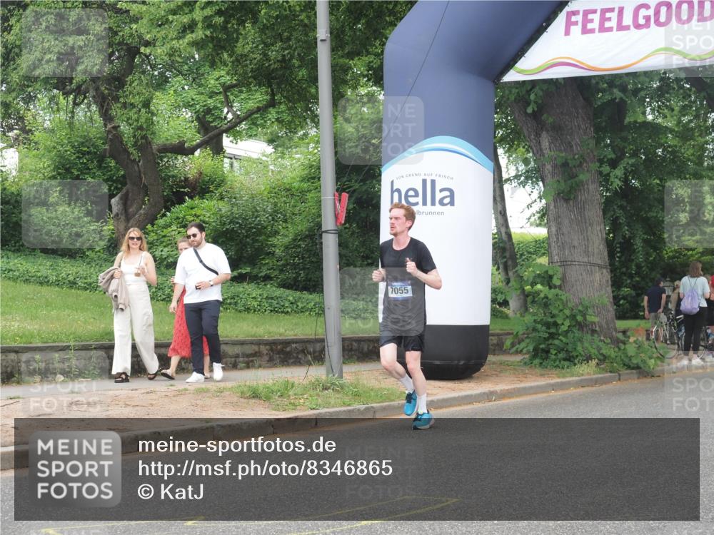 29.06.2025 - hella hamburg halbmarathon KatJ http://msf.ph/oto/8346865 29.06.2025 10:20:12 Zwischen KM18-KM19 7055 meine-sportfotos.de