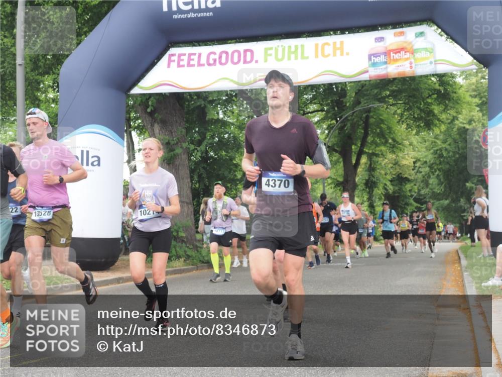29.06.2025 - hella hamburg halbmarathon KatJ http://msf.ph/oto/8346873 29.06.2025 10:49:49 Zwischen KM18-KM19 1126, 1722, 1724, 1881, 4370, 4665, 5734, 8469 meine-sportfotos.de