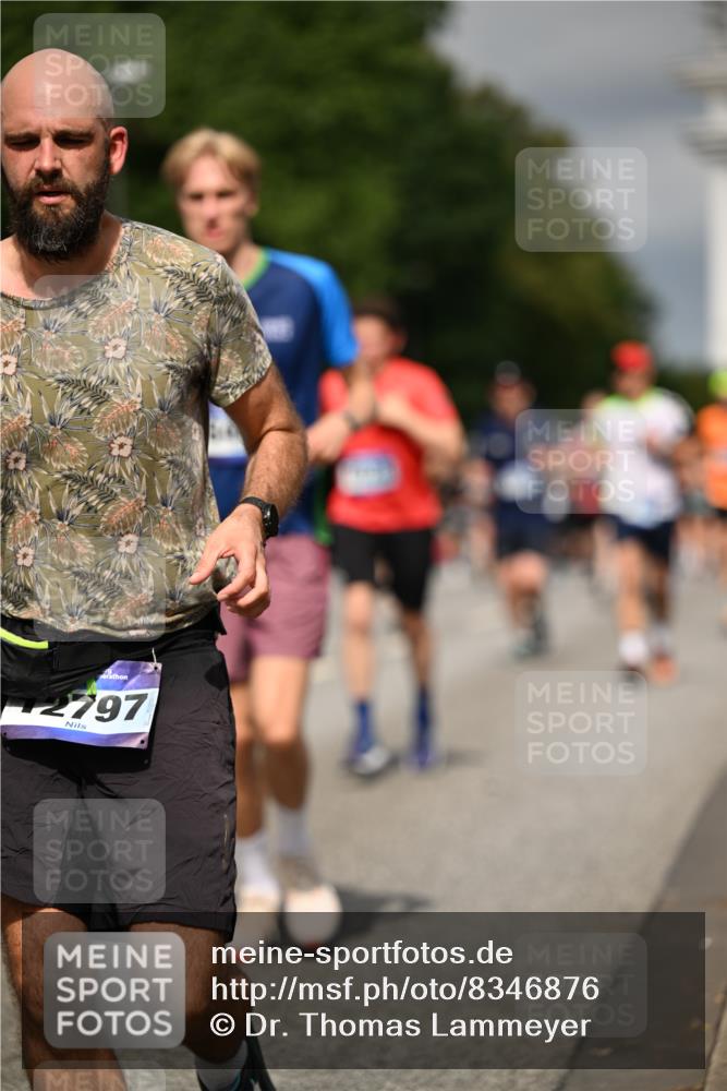 29.06.2025 - hella hamburg halbmarathon Dr. Thomas Lammeyer http://msf.ph/oto/8346876 29.06.2025 10:18:21 Kennedybrücke 1071, 1131, 1406, 1480, 2990, 3020, 3025, 3154, 3728, 3756, 3834, 3939, 5191, 5546, 5670, 6028, 6083, 6366, 6717, 7209, 7442, 7802, 7840, 7991, 8001, 8055, 8147, 8409, 9173, 9663, 9845, 10224, 10610, 10977, 11355 meine-sportfotos.de