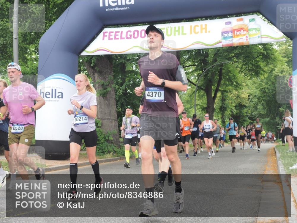 29.06.2025 - hella hamburg halbmarathon KatJ http://msf.ph/oto/8346886 29.06.2025 10:49:49 Zwischen KM18-KM19 1126, 1722, 1724, 1881, 4370, 4665, 5734, 8469 meine-sportfotos.de
