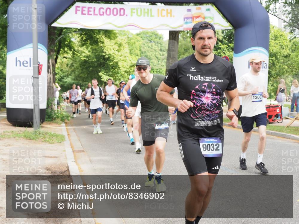 29.06.2025 - hella hamburg halbmarathon MichiJ http://msf.ph/oto/8346902 29.06.2025 10:40:41 Zwischen KM18-KM19 3334, 3999, 5077, 6723, 7918, 8335, 9032, 10724, 11009, 11333, 11689, 12607, 12910, 13033, 13865, 14239, 16467, 16780, 18418 meine-sportfotos.de