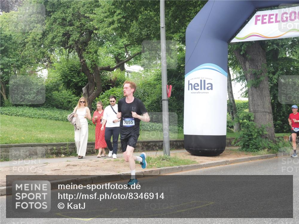 29.06.2025 - hella hamburg halbmarathon KatJ http://msf.ph/oto/8346914 29.06.2025 10:20:13 Zwischen KM18-KM19 7055 meine-sportfotos.de