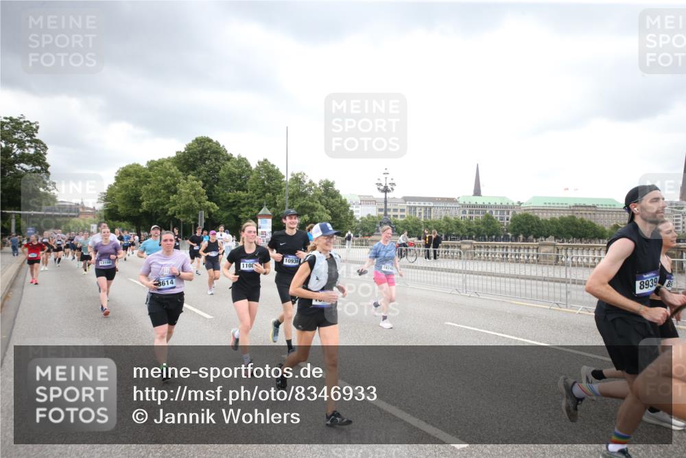 29.06.2025 - hella hamburg halbmarathon Jannik Wohlers http://msf.ph/oto/8346933 29.06.2025 10:56:17 Lombardsbrücke 1047, 2143, 2307, 2887, 2991, 3418, 3438, 3516, 3517, 3520, 3614, 3675, 3676, 4094, 4118, 4773, 5237, 5438, 5911, 5944, 6348, 6349, 7307, 7381, 8108, 8150, 8606, 8939, 8943, 9172, 9210, 9402, 9404, 9517, 9902, 9905, 9910, 10138, 10309, 10555, 10569, 10571, 10932, 10936, 11047, 11089, 11204, 12221, 12328, 12354, 12543, 12993, 13096, 13108, 13801, 13834, 14117, 14472, 14711, 14746, 15215, 15747, 15748, 15823, 16034, 16934, 17797, 18047, 18197 meine-sportfotos.de