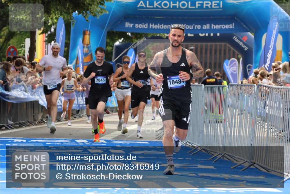 29.06.2025 - hella hamburg halbmarathon Strokosch-Dieckow http://msf.ph/oto/8346949 29.06.2025 10:32:21 Ziel 5070, 5746, 7272, 7845, 8883, 10484, 10876, 11745, 16065, 16957 meine-sportfotos.de