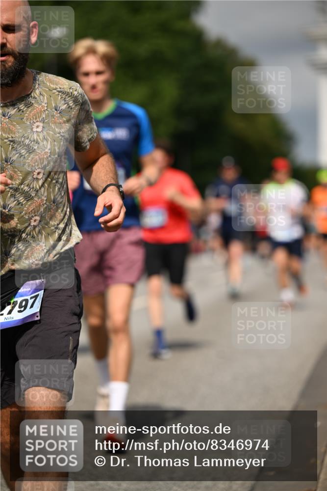 29.06.2025 - hella hamburg halbmarathon Dr. Thomas Lammeyer http://msf.ph/oto/8346974 29.06.2025 10:18:21 Kennedybrücke 1071, 1131, 1406, 1480, 2990, 3020, 3025, 3154, 3728, 3756, 3834, 3939, 5191, 5546, 5670, 6028, 6083, 6366, 6717, 7209, 7442, 7802, 7840, 7991, 8001, 8055, 8147, 8409, 9173, 9663, 9845, 10224, 10610, 10977, 11355 meine-sportfotos.de