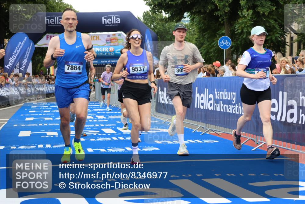 29.06.2025 - hella hamburg halbmarathon Strokosch-Dieckow http://msf.ph/oto/8346977 29.06.2025 10:53:05 Ziel 2111, 2208, 3059, 3258, 3334, 4121, 7383, 7509, 7864, 8273, 8587, 9093, 9537, 12155, 12367, 12519, 12910, 14323, 14791, 16929, 16986, 18590, 19208 meine-sportfotos.de