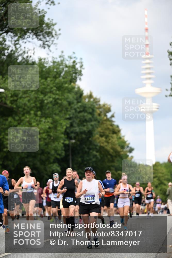 29.06.2025 - hella hamburg halbmarathon Dr. Thomas Lammeyer http://msf.ph/oto/8347017 29.06.2025 10:40:39 Kennedybrücke 1008, 1010, 1102, 1183, 1224, 1284, 3243, 3401, 3699, 3990, 4245, 4902, 4937, 5171, 5246, 5540, 5747, 5919, 6184, 6417, 8530, 8581, 9229, 9295, 9432, 9694, 9701, 10336, 10341, 10531, 10577, 10984 meine-sportfotos.de