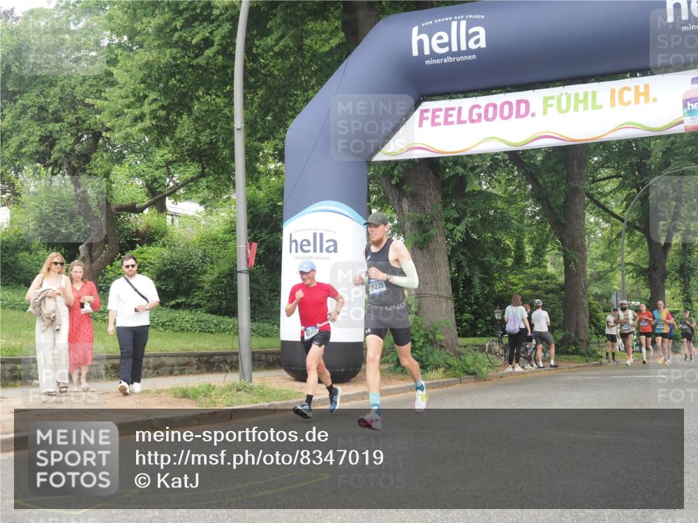 29.06.2025 - hella hamburg halbmarathon KatJ http://msf.ph/oto/8347019 29.06.2025 10:20:14 Zwischen KM18-KM19 7055 meine-sportfotos.de
