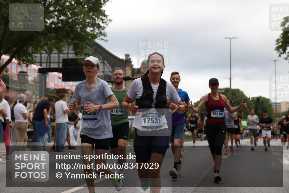 29.06.2025 - hella hamburg halbmarathon Yannick Fuchs http://msf.ph/oto/8347029 29.06.2025 10:52:29 20KM 1319, 1833, 2159, 2250, 2619, 2711, 2996, 3251, 4550, 4767, 5675, 6592, 6860, 7659, 7856, 8089, 8392, 9230, 9553, 9555, 9835, 10020, 10268, 10319, 10518, 10539, 10703, 11394, 11605, 11808, 11846, 12378, 12495, 12734, 12735, 12809, 12879, 13287, 13512, 13654, 13694, 14355, 14673, 15197, 15527, 16189, 16206, 16409, 17531, 17665, 17814, 17839, 17967, 18682, 18727, 18833, 18985, 19002, 19003 meine-sportfotos.de