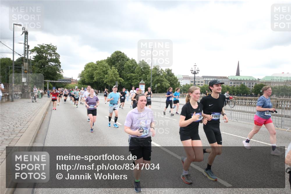 29.06.2025 - hella hamburg halbmarathon Jannik Wohlers http://msf.ph/oto/8347034 29.06.2025 10:56:18 Lombardsbrücke 1047, 2143, 2307, 2887, 2991, 3418, 3438, 3516, 3517, 3520, 3614, 3675, 3676, 4094, 4118, 4773, 5237, 5438, 5911, 5944, 6348, 6349, 7307, 7381, 8108, 8150, 8606, 8939, 8943, 9172, 9210, 9402, 9404, 9517, 9902, 9905, 9910, 10138, 10309, 10555, 10569, 10571, 10932, 10936, 11047, 11089, 11204, 12221, 12328, 12354, 12543, 12993, 13096, 13108, 13801, 13834, 14117, 14472, 14711, 14746, 15215, 15748, 15823, 16034, 17797, 18197 meine-sportfotos.de