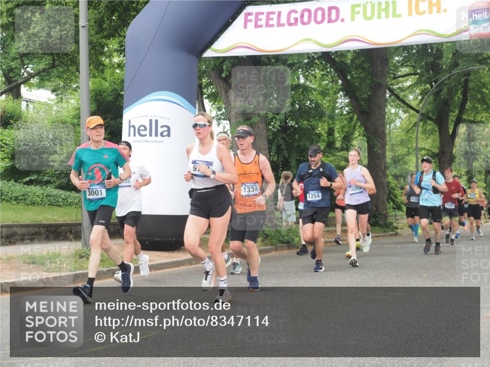 29.06.2025 - hella hamburg halbmarathon KatJ http://msf.ph/oto/8347114 29.06.2025 10:49:53 Zwischen KM18-KM19 1126, 1254, 1334, 1573, 1722, 1724, 1881, 3001, 4370, 4665, 5734 meine-sportfotos.de
