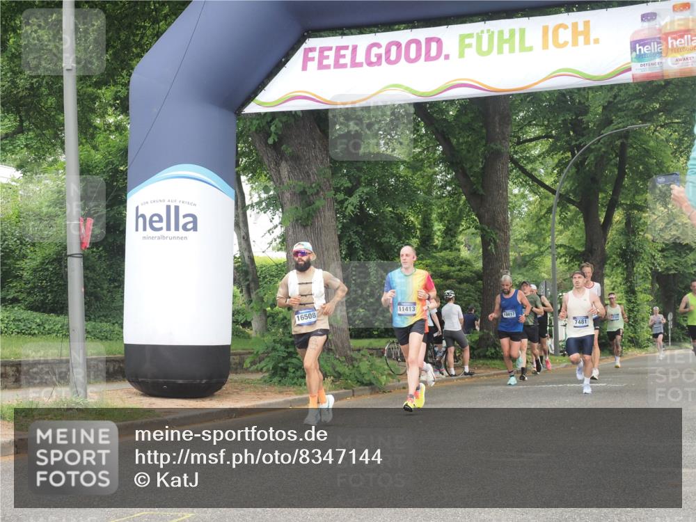29.06.2025 - hella hamburg halbmarathon KatJ http://msf.ph/oto/8347144 29.06.2025 10:20:19 Zwischen KM18-KM19 3201, 7055 meine-sportfotos.de