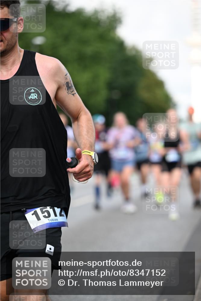 29.06.2025 - hella hamburg halbmarathon Dr. Thomas Lammeyer http://msf.ph/oto/8347152 29.06.2025 09:56:11 Kennedybrücke 1139, 1169, 1220, 1415, 1512, 1604, 2233, 3109, 3124, 3305, 4080, 4497, 4691, 4915, 5007, 5011, 5477, 6373, 6711, 7067, 7191, 7432, 7451, 7865, 7961, 8467, 8852, 9444, 10099, 10251, 10493, 10741, 10796 meine-sportfotos.de