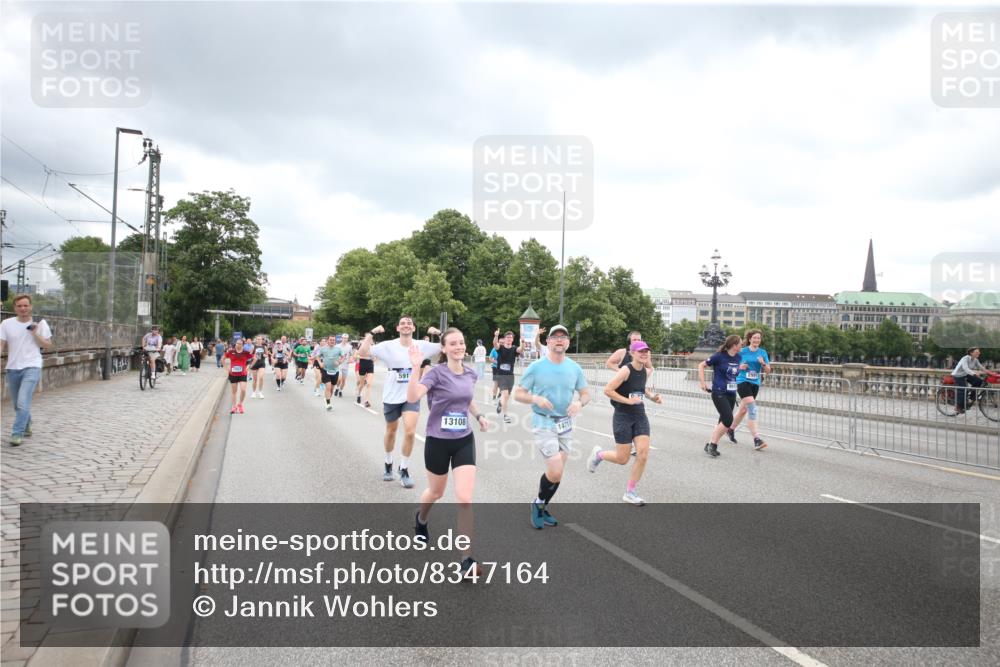 29.06.2025 - hella hamburg halbmarathon Jannik Wohlers http://msf.ph/oto/8347164 29.06.2025 10:56:19 Lombardsbrücke 2143, 2307, 2887, 2991, 3348, 3418, 3438, 3516, 3517, 3520, 3614, 4094, 4118, 4773, 5237, 5438, 5589, 5911, 5944, 6348, 6349, 7307, 7381, 8108, 8150, 8606, 8939, 8943, 9172, 9210, 9402, 9404, 9517, 9902, 9905, 9910, 10138, 10309, 10555, 10569, 10571, 10936, 11047, 11089, 11204, 12221, 12328, 12354, 12543, 12993, 13096, 13108, 13801, 13834, 14117, 14472, 14711, 14746, 15215, 15748, 15823, 16034, 17797, 18197 meine-sportfotos.de