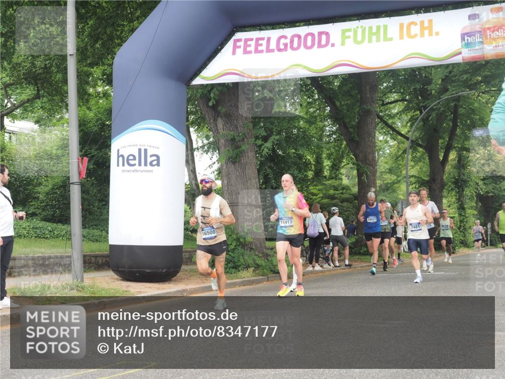 29.06.2025 - hella hamburg halbmarathon KatJ http://msf.ph/oto/8347177 29.06.2025 10:20:19 Zwischen KM18-KM19 3201, 7055 meine-sportfotos.de