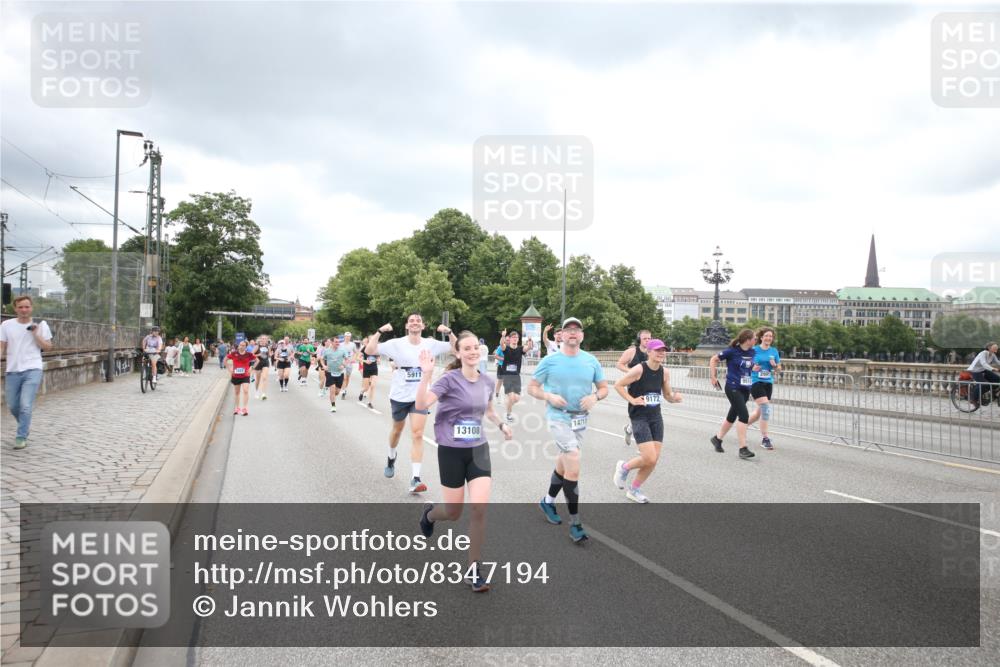 29.06.2025 - hella hamburg halbmarathon Jannik Wohlers http://msf.ph/oto/8347194 29.06.2025 10:56:19 Lombardsbrücke 2143, 2307, 2887, 2991, 3348, 3418, 3438, 3516, 3517, 3520, 3614, 4094, 4118, 4773, 5237, 5438, 5589, 5911, 5944, 6348, 6349, 7307, 7381, 8108, 8150, 8606, 8939, 8943, 9172, 9210, 9402, 9404, 9517, 9902, 9905, 9910, 10138, 10309, 10555, 10569, 10571, 10936, 11047, 11089, 11204, 12221, 12328, 12354, 12543, 12993, 13096, 13108, 13801, 13834, 14117, 14472, 14711, 14746, 15215, 15748, 15823, 16034, 17797, 18197 meine-sportfotos.de