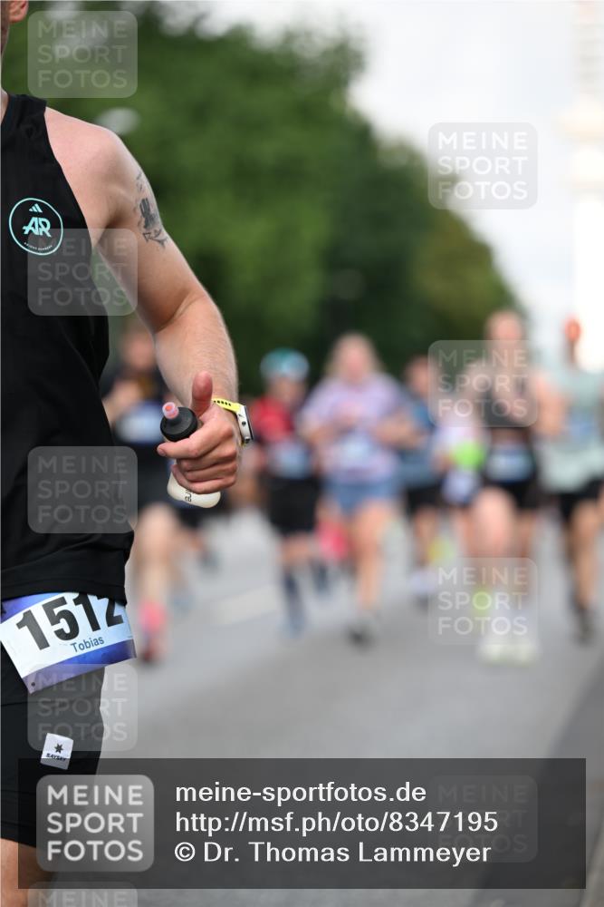 29.06.2025 - hella hamburg halbmarathon Dr. Thomas Lammeyer http://msf.ph/oto/8347195 29.06.2025 09:56:11 Kennedybrücke 1139, 1169, 1220, 1415, 1512, 1604, 2233, 3109, 3124, 3305, 4080, 4497, 4691, 4915, 5007, 5011, 5477, 6373, 6711, 7067, 7191, 7432, 7451, 7865, 7961, 8467, 8852, 9444, 10099, 10251, 10493, 10741, 10796 meine-sportfotos.de
