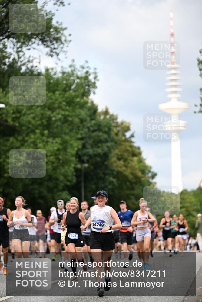 29.06.2025 - hella hamburg halbmarathon Dr. Thomas Lammeyer http://msf.ph/oto/8347211 29.06.2025 10:40:40 Kennedybrücke 1008, 1010, 1102, 1183, 1224, 1284, 3243, 3401, 3699, 3990, 4245, 4902, 4937, 5171, 5246, 5540, 5747, 5809, 5919, 6184, 6417, 8530, 8581, 9229, 9295, 9432, 9694, 9701, 10487, 10531, 10577, 10984 meine-sportfotos.de