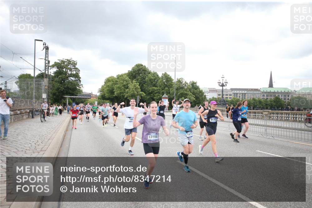29.06.2025 - hella hamburg halbmarathon Jannik Wohlers http://msf.ph/oto/8347214 29.06.2025 10:56:19 Lombardsbrücke 2143, 2307, 2887, 2991, 3348, 3418, 3438, 3516, 3517, 3520, 3614, 4094, 4118, 4773, 5237, 5438, 5589, 5911, 5944, 6348, 6349, 7307, 7381, 8108, 8150, 8606, 8939, 8943, 9172, 9210, 9402, 9404, 9517, 9902, 9905, 9910, 10138, 10309, 10555, 10569, 10571, 10936, 11047, 11089, 11204, 12221, 12328, 12354, 12543, 12993, 13096, 13108, 13801, 13834, 14117, 14472, 14711, 14746, 15215, 15748, 15823, 16034, 17797, 18197 meine-sportfotos.de