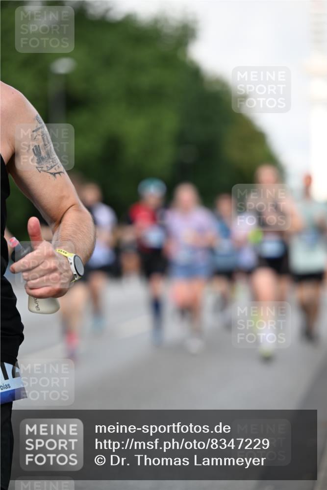 29.06.2025 - hella hamburg halbmarathon Dr. Thomas Lammeyer http://msf.ph/oto/8347229 29.06.2025 09:56:12 Kennedybrücke 1139, 1169, 1220, 1415, 1512, 1604, 2233, 3109, 3124, 3305, 4080, 4497, 4691, 4915, 5007, 5011, 5477, 6373, 7067, 7191, 7432, 7451, 7865, 7961, 8467, 8852, 9444, 10099, 10251, 10493, 10741, 10796 meine-sportfotos.de