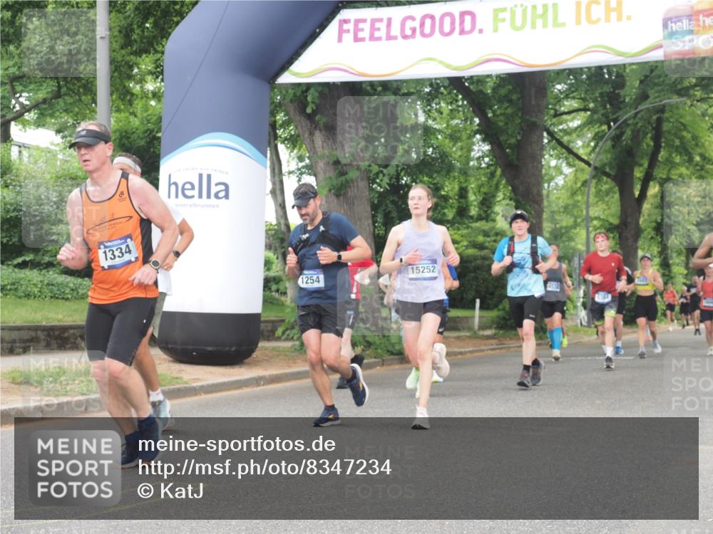 29.06.2025 - hella hamburg halbmarathon KatJ http://msf.ph/oto/8347234 29.06.2025 10:49:54 Zwischen KM18-KM19 1254, 1334, 1573, 1722, 1881, 3001, 3921, 4370, 4665, 5384, 5734 meine-sportfotos.de