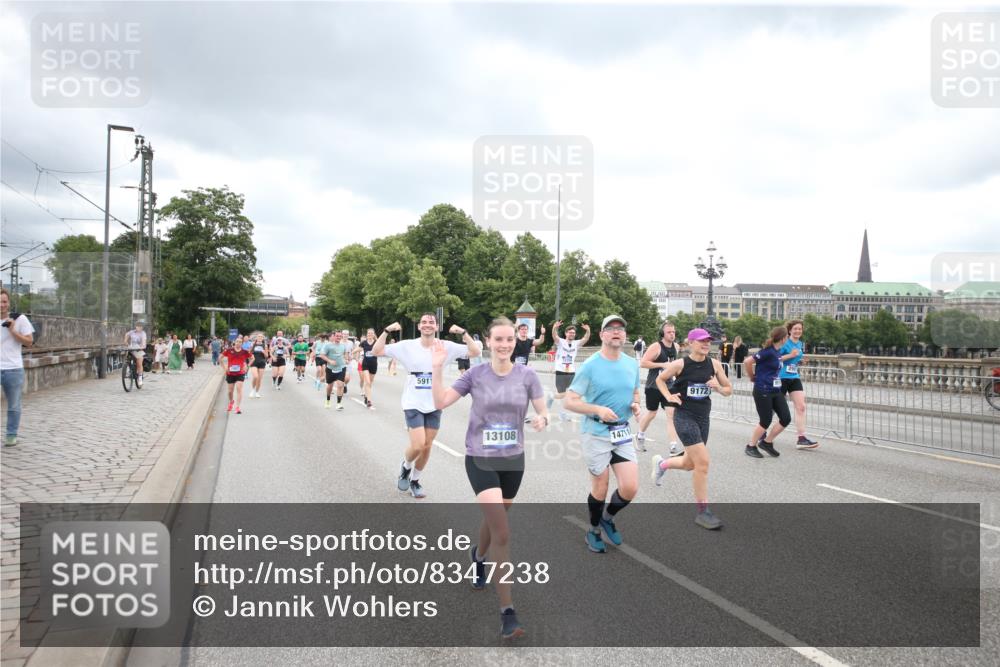 29.06.2025 - hella hamburg halbmarathon Jannik Wohlers http://msf.ph/oto/8347238 29.06.2025 10:56:19 Lombardsbrücke 2143, 2307, 2887, 2991, 3348, 3418, 3438, 3516, 3517, 3520, 3614, 4094, 4118, 4773, 5237, 5438, 5589, 5911, 5944, 6348, 6349, 7307, 7381, 8108, 8150, 8606, 8939, 8943, 9172, 9210, 9402, 9404, 9517, 9902, 9905, 9910, 10138, 10309, 10555, 10569, 10571, 10936, 11047, 11089, 11204, 12221, 12328, 12354, 12543, 12993, 13096, 13108, 13801, 13834, 14117, 14472, 14711, 14746, 15215, 15748, 15823, 16034, 17797, 18197 meine-sportfotos.de