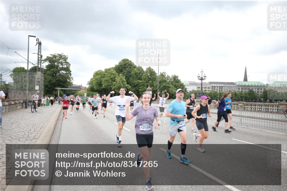 29.06.2025 - hella hamburg halbmarathon Jannik Wohlers http://msf.ph/oto/8347265 29.06.2025 10:56:19 Lombardsbrücke 2143, 2307, 2887, 2991, 3348, 3418, 3438, 3516, 3517, 3520, 3614, 4094, 4118, 4773, 5237, 5438, 5589, 5911, 5944, 6348, 6349, 7307, 7381, 8108, 8150, 8606, 8939, 8943, 9172, 9210, 9402, 9404, 9517, 9902, 9905, 9910, 10138, 10309, 10555, 10569, 10571, 10936, 11047, 11089, 11204, 12221, 12328, 12354, 12543, 12993, 13096, 13108, 13801, 13834, 14117, 14472, 14711, 14746, 15215, 15748, 15823, 16034, 17797, 18197 meine-sportfotos.de