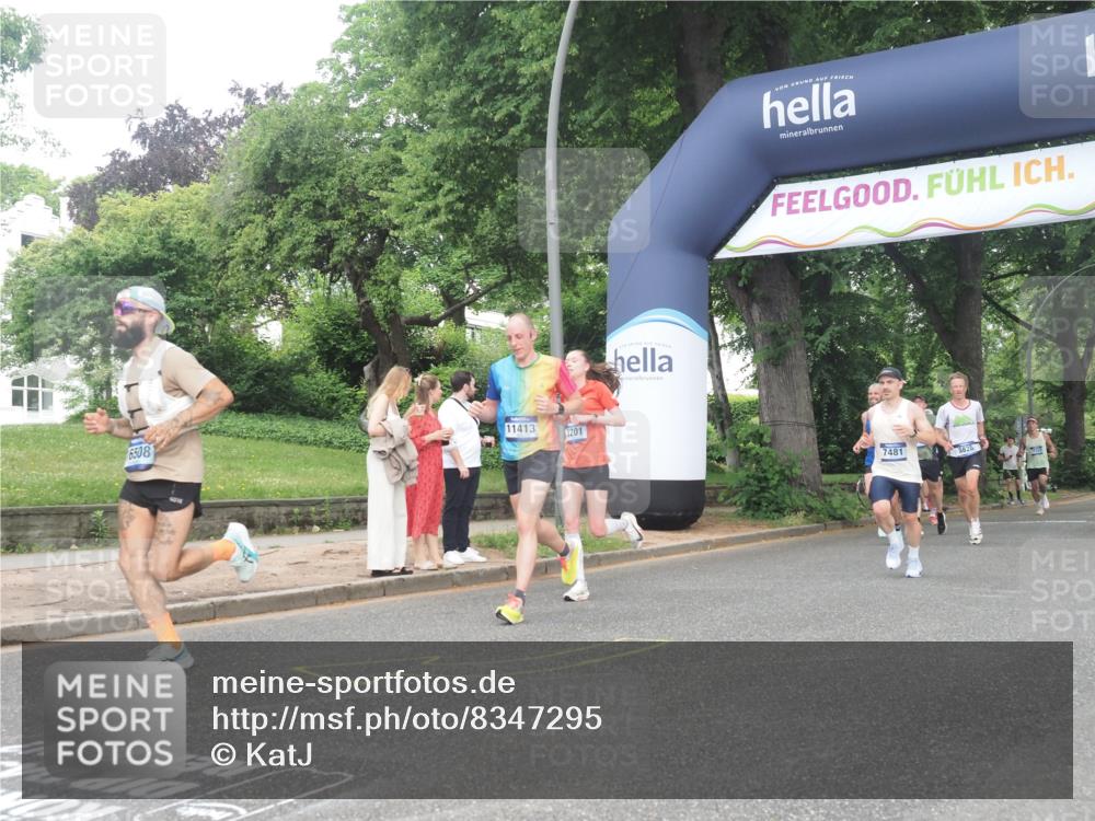 29.06.2025 - hella hamburg halbmarathon KatJ http://msf.ph/oto/8347295 29.06.2025 10:20:21 Zwischen KM18-KM19 3201, 5826, 7481 meine-sportfotos.de
