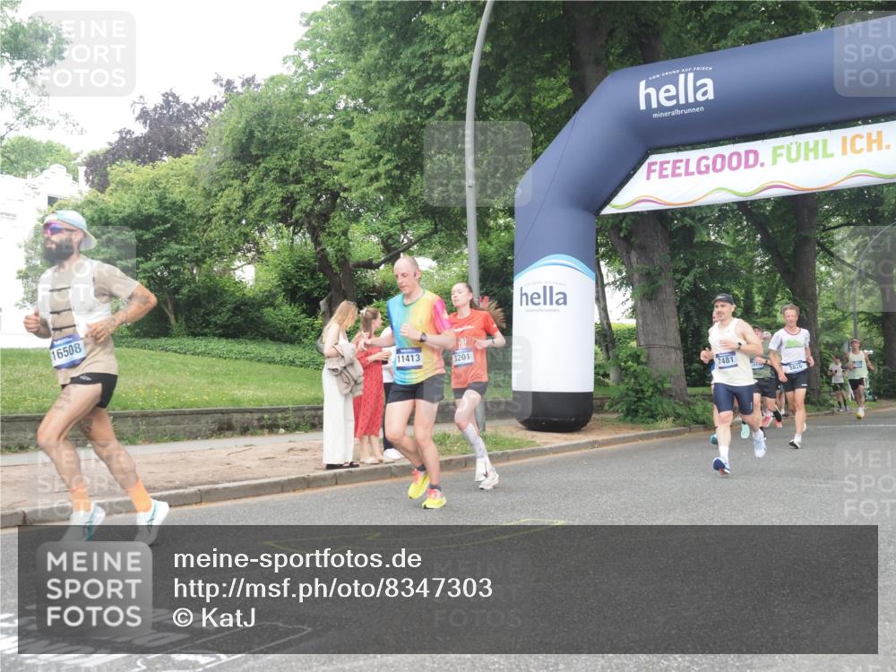 29.06.2025 - hella hamburg halbmarathon KatJ http://msf.ph/oto/8347303 29.06.2025 10:20:21 Zwischen KM18-KM19 3201, 5826, 7481 meine-sportfotos.de