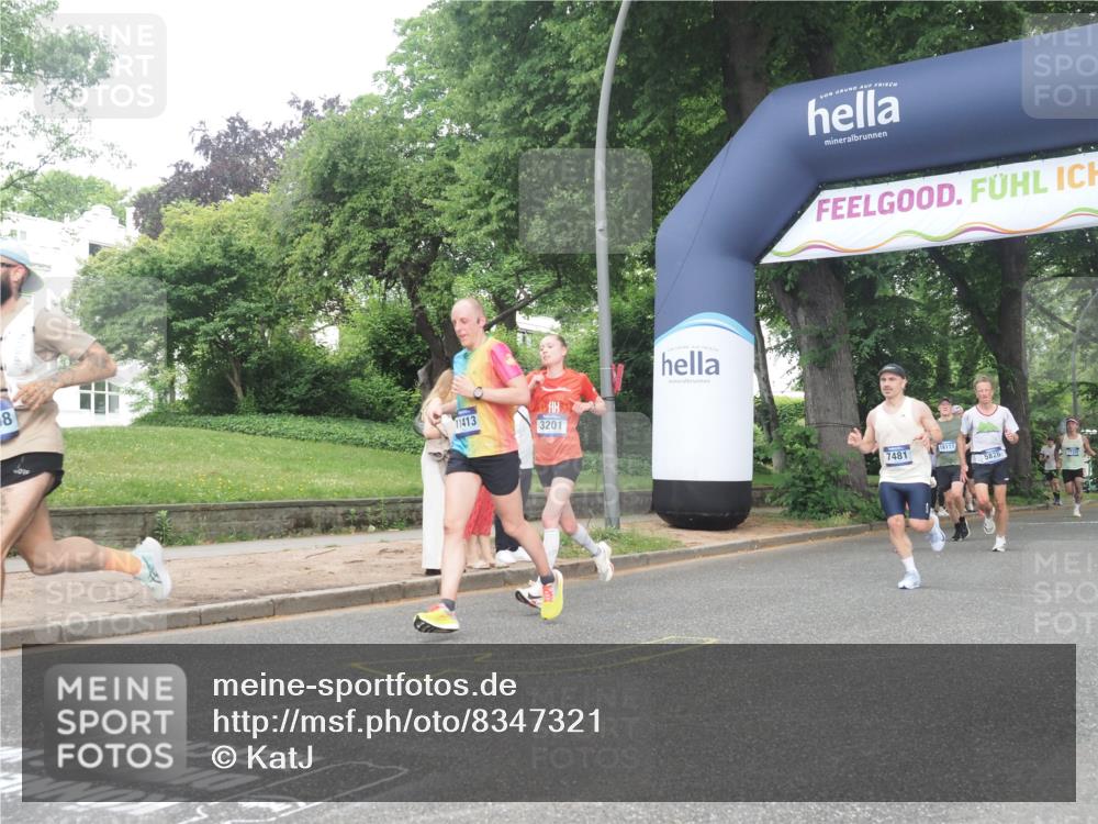 29.06.2025 - hella hamburg halbmarathon KatJ http://msf.ph/oto/8347321 29.06.2025 10:20:21 Zwischen KM18-KM19 3201, 5826, 7481 meine-sportfotos.de
