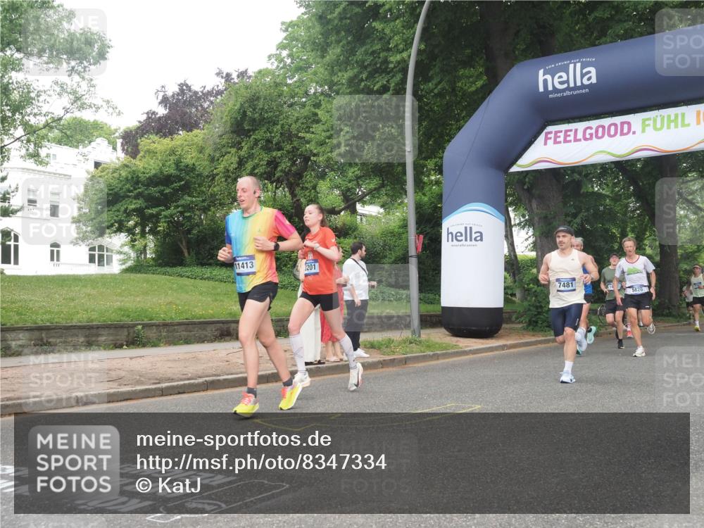 29.06.2025 - hella hamburg halbmarathon KatJ http://msf.ph/oto/8347334 29.06.2025 10:20:21 Zwischen KM18-KM19 3201, 5826, 7481 meine-sportfotos.de
